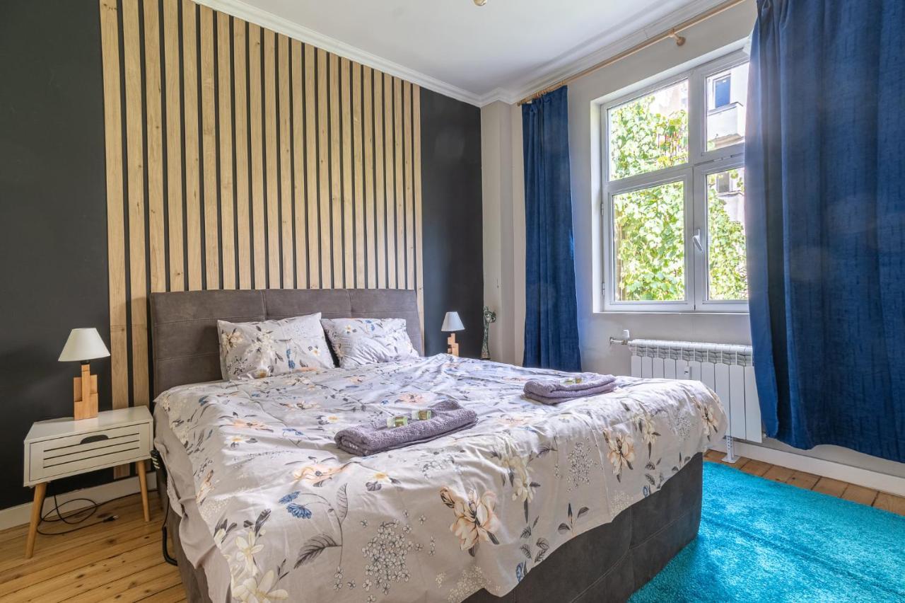 5 Seconds Away From The Main Street, Free Secured Parking Apartman Szófia Kültér fotó