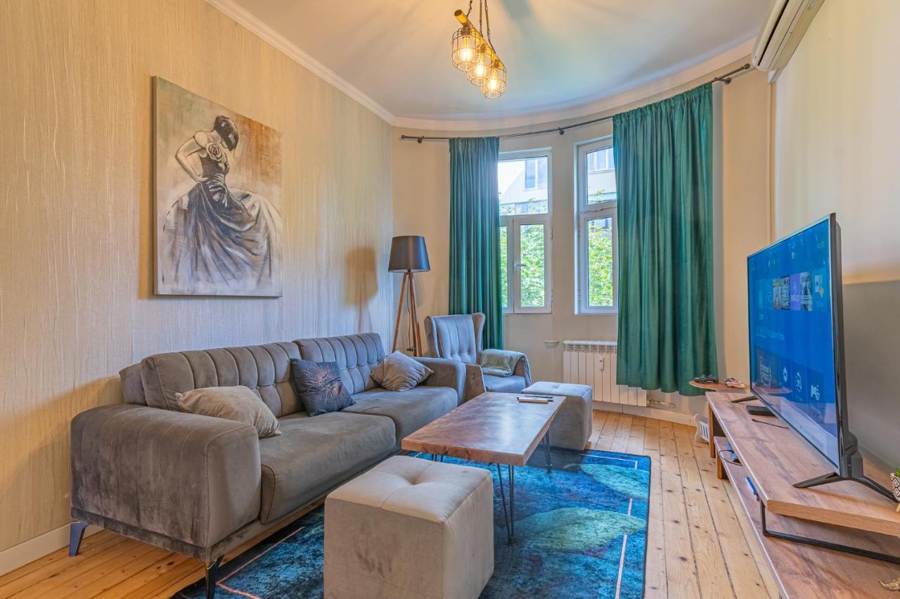 5 Seconds Away From The Main Street, Free Secured Parking Apartman Szófia Kültér fotó