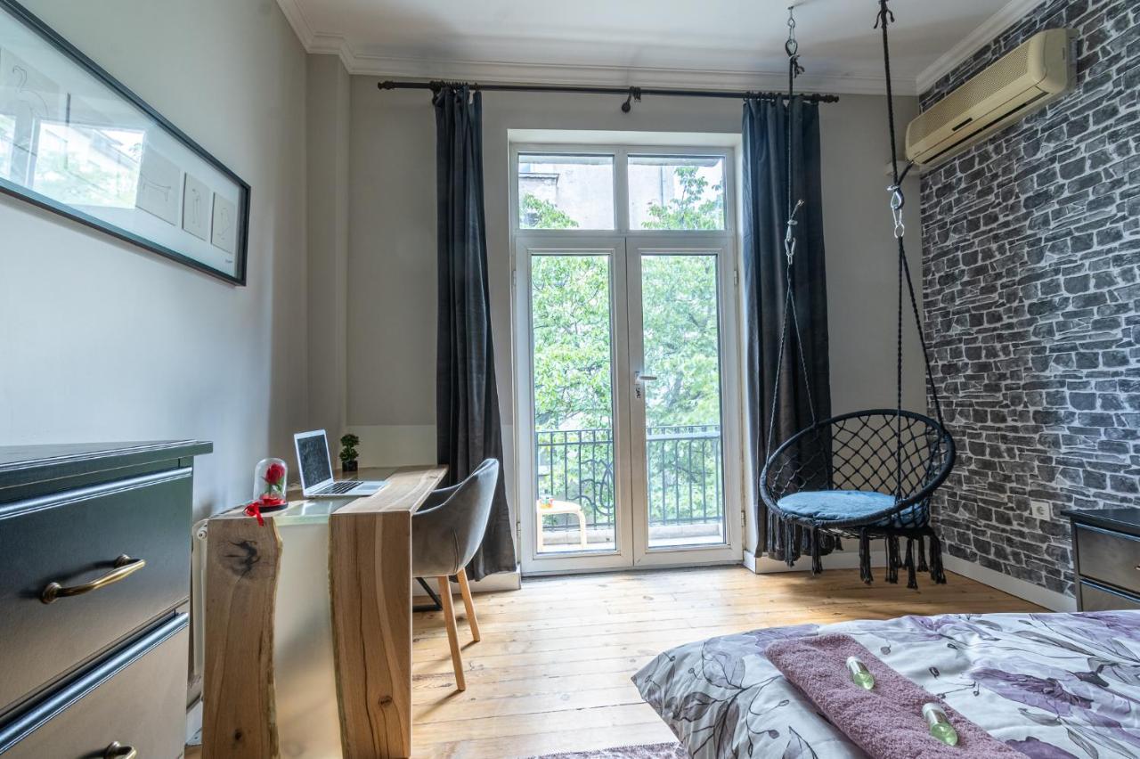 5 Seconds Away From The Main Street, Free Secured Parking Apartman Szófia Kültér fotó